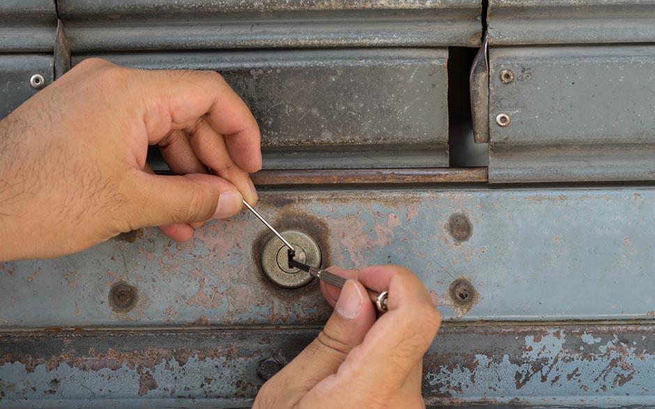 artisans serruriers Louvres